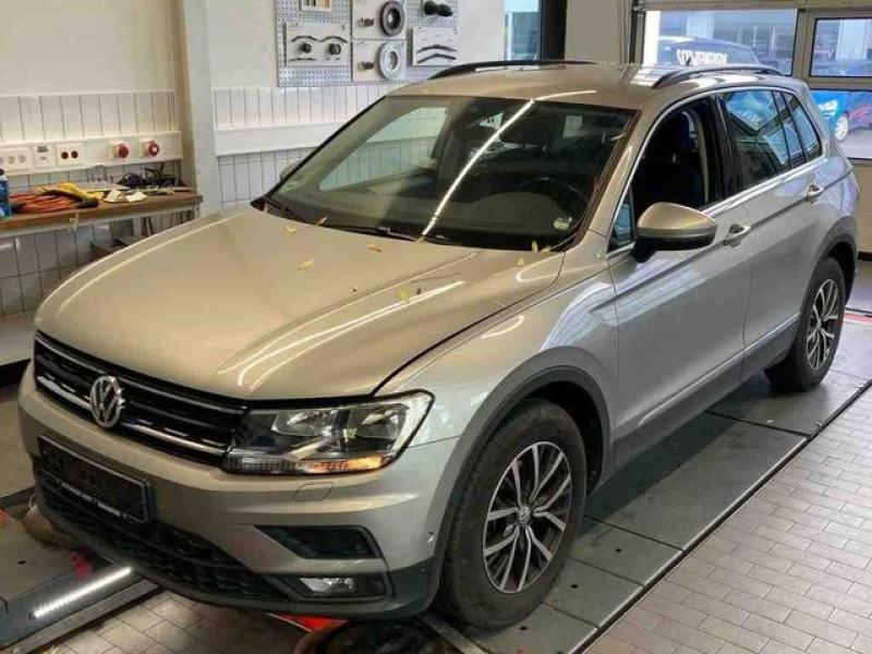 VW  Tiguan 2.0 TDI COMFORT *AHK *RKAM *NAVI *SHZ *AP, Tungsten Silver Metallic