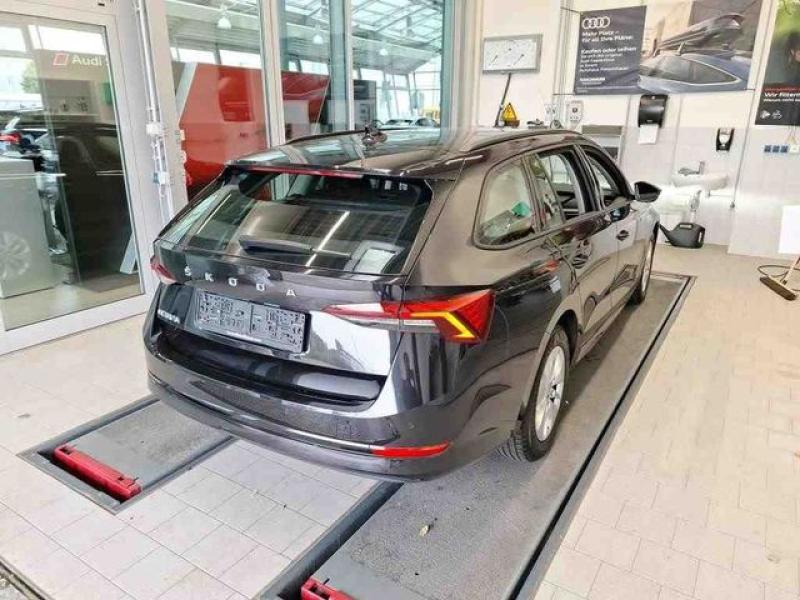 SKODA  Octavia Combi 2.0 TDI DSG AHK*LED *ACC *SHZ *NAV, Schwarz-Magic Perleffekt