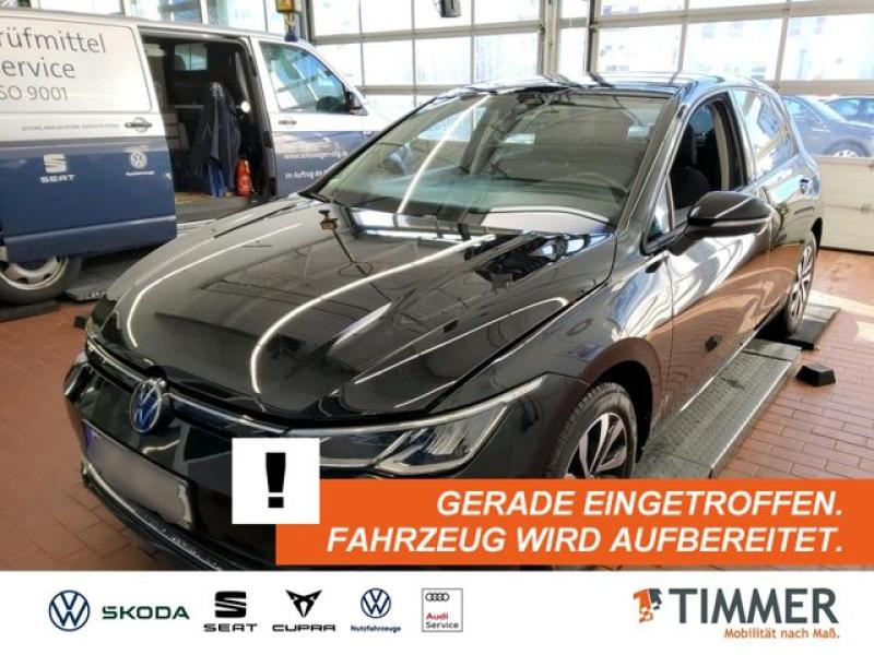 VW  Golf VIII 1.5 TSI ACTIVE +PANO +LED +ACC +APP-CO, Deep Black Perleffekt